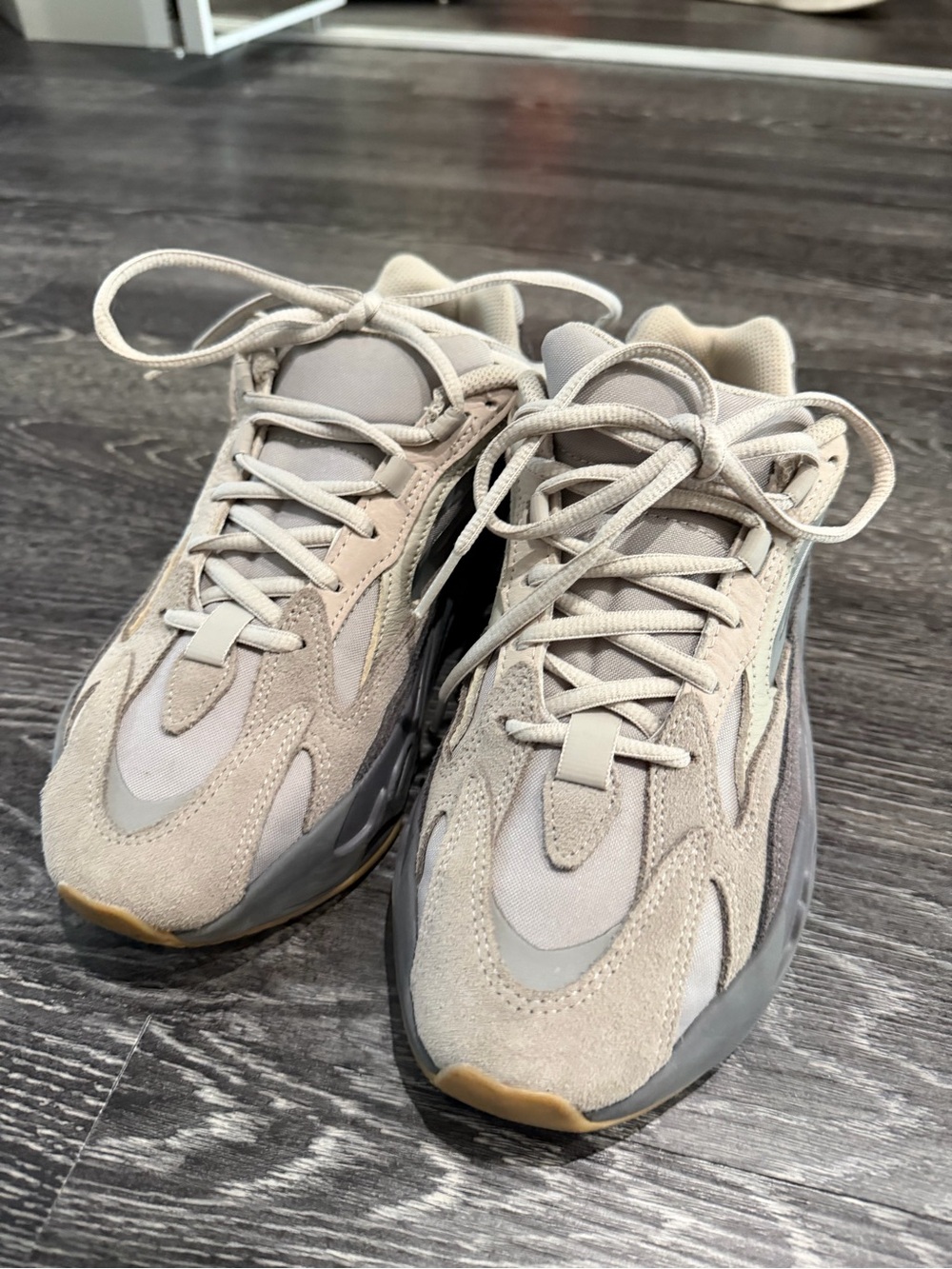 Yeezy Boost 700 V2 UNISEX